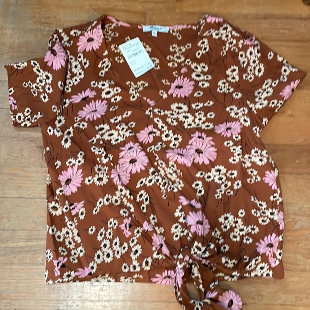 A size S Madewell shirt that ties on the bottom. The tag is still on for $39.97.